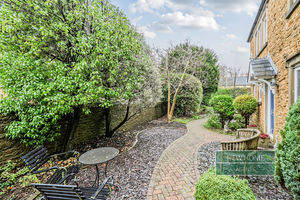 Photo 25- click for photo gallery